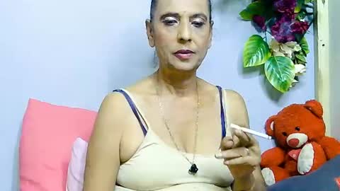 hot queen online show from June 2026 06:21:01 PM