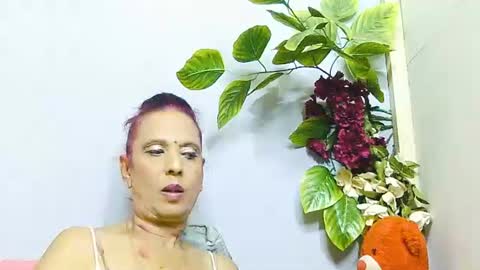 hot queen online show from June 2026 05:17:02 PM