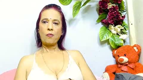 hot queen online show from June 2026 02:48:02 PM