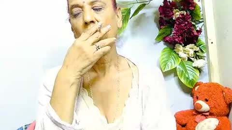 hot queen online show from June 2026 05:06:01 AM