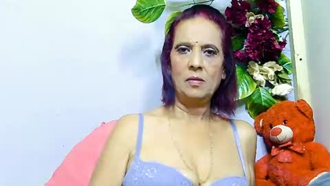 hot queen online show from June 2026 05:12:02 PM