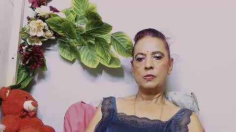 hot queen online show from July 2026 06:45:01 PM