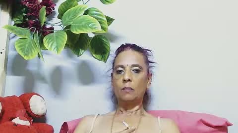 hot queen online show from July 2026 08:33:01 PM