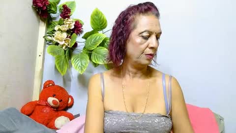 hot queen online show from July 2026 03:43:01 PM