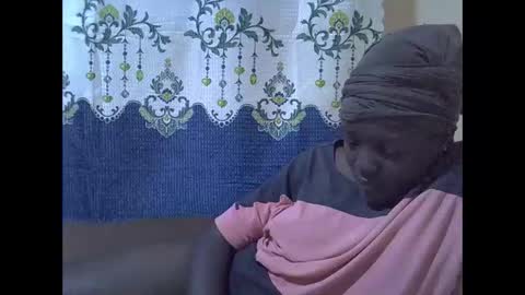 Snapshot of hot_raylah chatting on January 2026 08:11:02 PM RAYLAH online show from January 2026 08:11:02 PM