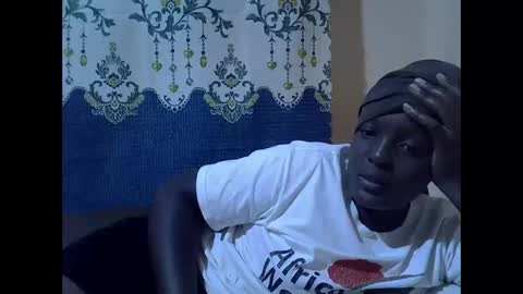 Snapshot of hot_raylah chatting on January 2026 09:28:01 PM RAYLAH online show from January 2026 09:28:01 PM