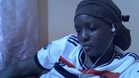 Snapshot of hot_raylah chatting on January 2026 12:20:01 PM RAYLAH online show from January 2026 12:20:01 PM