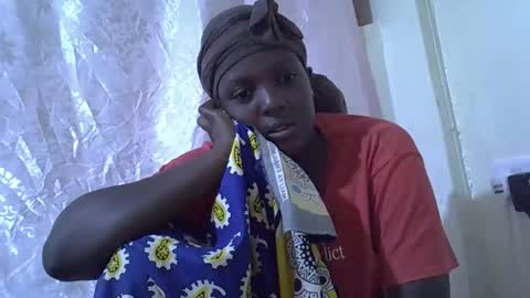 Snapshot of hot_raylah chatting on February 2026 07:28:01 PM RAYLAH online show from February 2026 07:28:01 PM