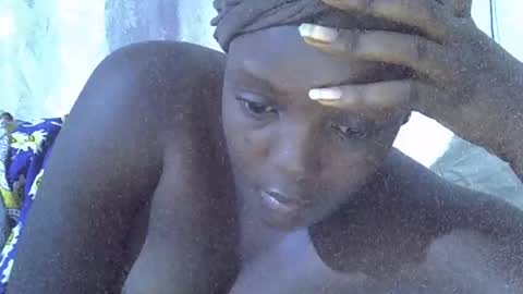 Snapshot of hot_raylah chatting on April 2026 05:05:02 PM RAYLAH online show from April 2026 05:05:02 PM