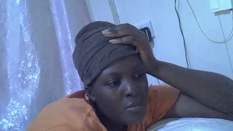 Snapshot of hot_raylah chatting on April 2026 06:25:01 PM RAYLAH online show from April 2026 06:25:01 PM
