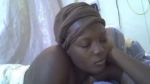 Snapshot of hot_raylah chatting on May 2026 07:48:02 AM RAYLAH online show from May 2026 07:48:02 AM