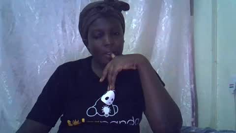 Snapshot of hot_raylah chatting on May 2026 05:31:02 PM RAYLAH online show from May 2026 05:31:02 PM
