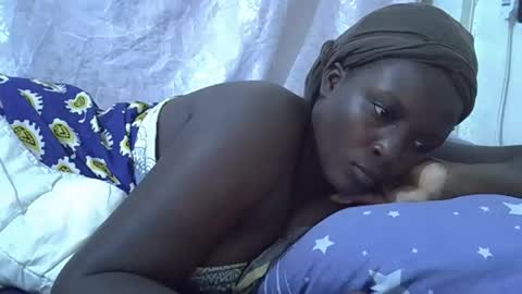 Snapshot of hot_raylah chatting on May 2026 09:20:01 PM RAYLAH online show from May 2026 09:20:01 PM