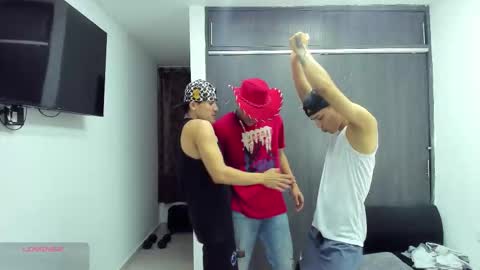 Vanesa Oliver and Andrew online show from November 2025 11:15:01 PM