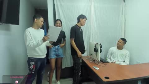 Vanesa Oliver and Andrew online show from November 2025 11:46:02 AM