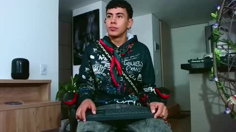 hot_twinks83 online show from September 2025 12:10:02 PM