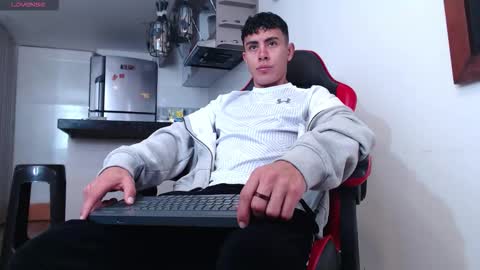 hot_twinks83 online show from October 2025 03:32:01 PM