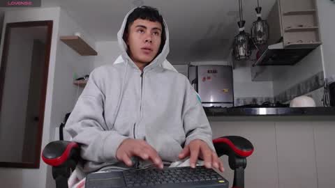 hot_twinks83 online show from October 2025 12:05:01 PM