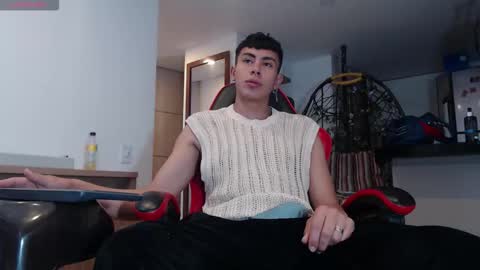 hot_twinks83 online show from October 2025 12:39:01 PM