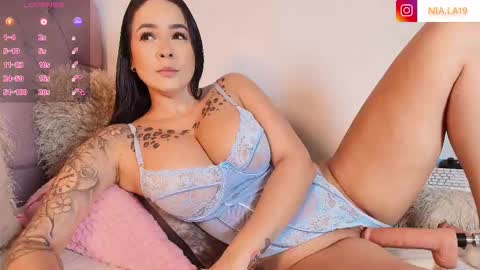 Snapshot of hotalana_ chatting on November 2025 11:27:01 AM Alana online show from November 2025 11:27:01 AM