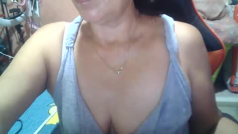 Snapshot of hotbetty_45 chatting on February 2025 09:56:01 AM hotbetty_45 online show from February 2025 09:56:01 AM
