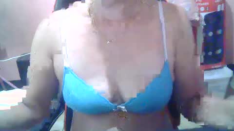 Snapshot of hotbetty_45 chatting on March 2025 05:23:02 AM hotbetty_45 online show from March 2025 05:23:02 AM
