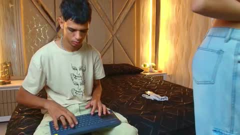 hotcouple_222 online show from November 2025 07:41:02 AM