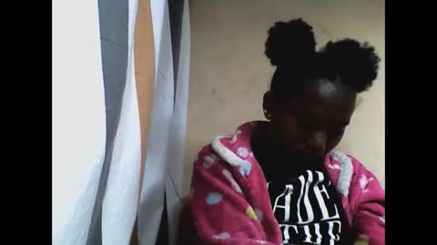 Snapshot of hotiesveronique chatting on October 2025 11:02:01 PM veronique online show from October 2025 11:02:01 PM