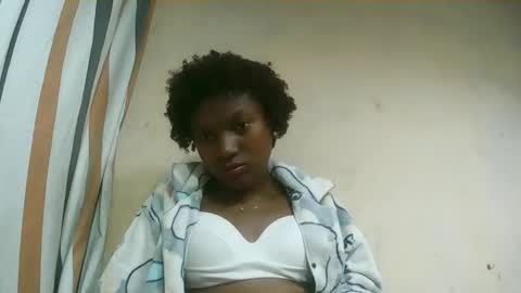 Snapshot of hotiesveronique chatting on October 2025 06:45:02 AM veronique online show from October 2025 06:45:02 AM