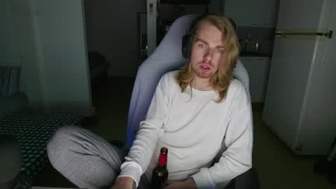 Hikikomori Alex online show from December 2024 03:33:02 PM