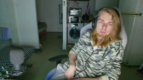 Hikikomori Alex online show from December 2024 04:31:01 PM