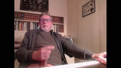 Snapshot of hotlux_54 chatting on December 2024 10:34:01 PM hotlux_54 online show from December 2024 10:34:01 PM