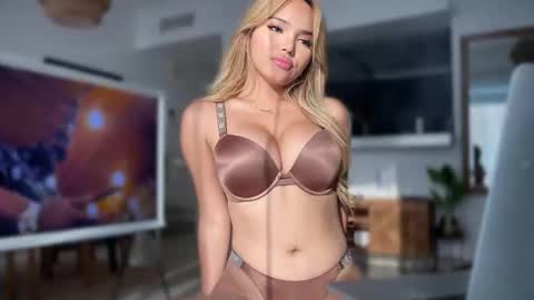 Snapshot of hotmissjessica chatting on January 2025 12:21:01 PM Jessica Ortega online show from January 2025 12:21:01 PM