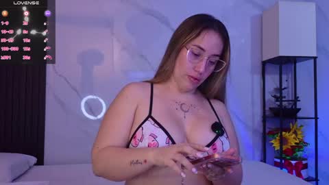 Snapshot of hotpawgmilf chatting on June 2026 03:44:01 AM Sussy Bloom online show from June 2026 03:44:01 AM