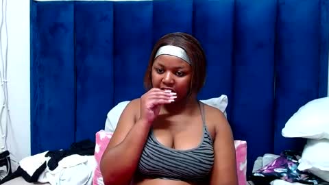 hotsmalltitsx online show from May 2026 06:12:02 PM