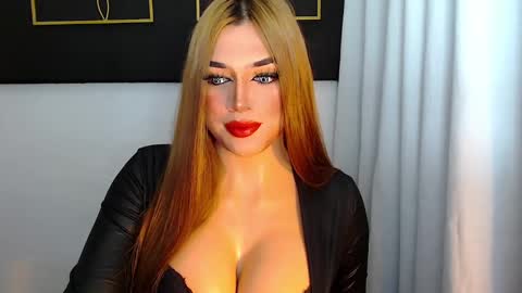 Snapshot of hotstellacumxxx chatting on December 2024 09:35:01 PM STELLA online show from December 2024 09:35:01 PM