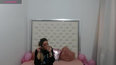 Snapshot of hott_eryka chatting on March 2025 08:00:01 AM Eryka online show from March 2025 08:00:01 AM