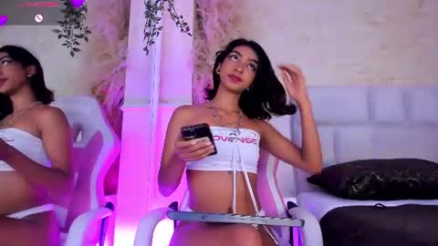 Snapshot of hottie_veronica chatting on July 2026 11:28:01 PM Veronica independent model online show from July 2026 11:28:01 PM
