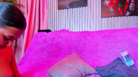 hotties_kittens18 online show from July 2026 10:53:02 PM