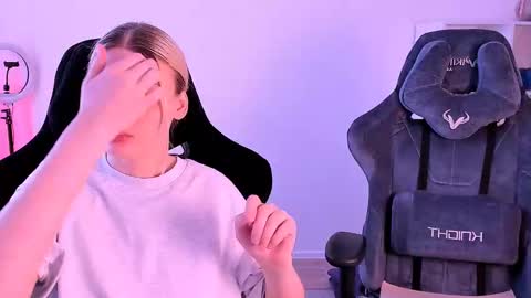 Nessie and Jessie online show from December 2024 08:09:01 AM