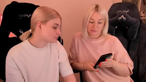 Nessie and Jessie online show from March 2025 03:45:02 PM