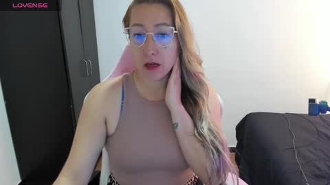 Snapshot of hottychrystal chatting on May 2026 01:05:01 PM hottychrystal online show from May 2026 01:05:01 PM