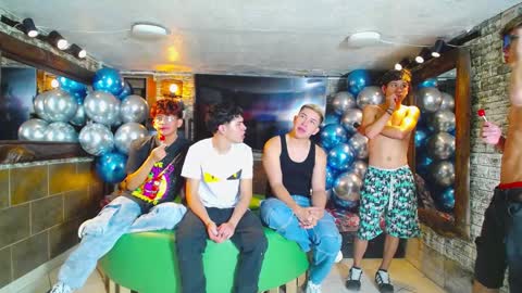 Snapshot of howents chatting on December 2024 12:39:01 AM HOWENTS online show from December 2024 12:39:01 AM