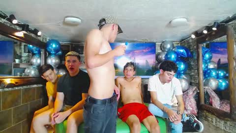 Snapshot of howents chatting on December 2024 12:48:02 AM HOWENTS online show from December 2024 12:48:02 AM