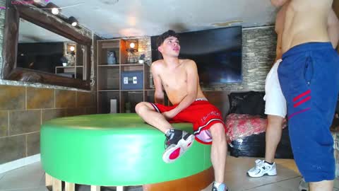 Snapshot of howents chatting on December 2024 03:47:02 AM HOWENTS online show from December 2024 03:47:02 AM