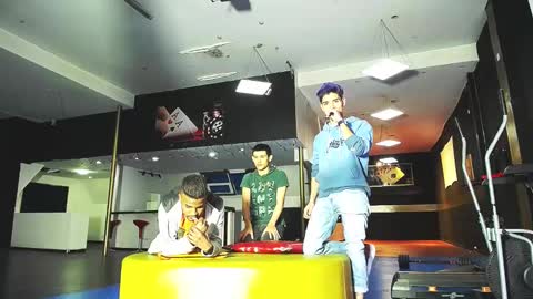 Snapshot of howents chatting on January 2025 12:37:01 AM HOWENTS online show from January 2025 12:37:01 AM