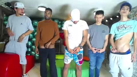 Snapshot of howents chatting on February 2025 03:15:01 AM HOWENTS online show from February 2025 03:15:01 AM