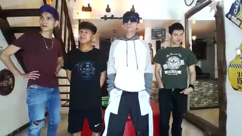 Snapshot of howents chatting on March 2025 04:17:02 AM HOWENTS online show from March 2025 04:17:02 AM