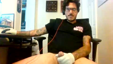 Snapshot of hoyosjay68 chatting on November 2025 01:00:02 PM Jay.....jayhoe878 SC online show from November 2025 01:00:02 PM