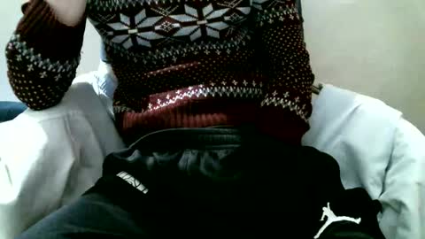 Snapshot of hug_me chatting on November 2025 06:39:01 PM Keanu online show from November 2025 06:39:01 PM